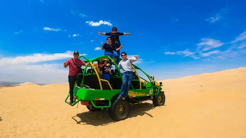 paseo en tubulares Huacachina Ica en full day paracas ica desde Lima agencia paracas tours peru